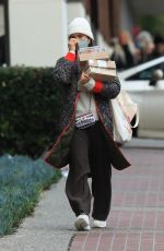 JESSICA ALBA Shopping at Whole Foods in Los Angeles 12/24/2021