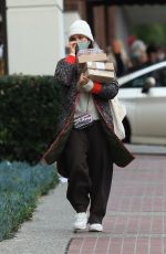 JESSICA ALBA Shopping at Whole Foods in Los Angeles 12/24/2021