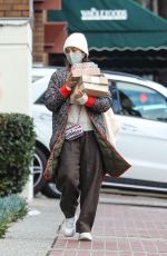 JESSICA ALBA Shopping at Whole Foods in Los Angeles 12/24/2021