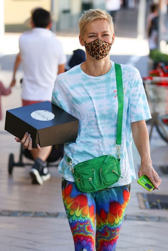 JESSICA ROWE Leaves Sonoma Bakery Rose Bay in Sydney 12/30/2021