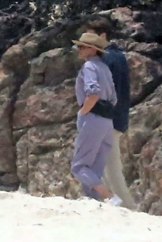 JULIA ROBERTS Out on the Beaches of the Gold Coast 12/15/2021