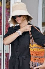 JULIA ROBERTS Shopping for a Hat on the Gold Coast in Australia 12/10/2021