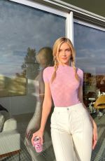 KARI RILEY - Instagram Photos 12/18/2021