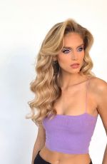 KARI RILEY - Instagram Photos 12/18/2021