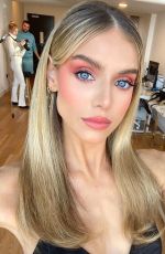 KARI RILEY - Instagram Photos 12/18/2021