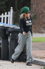KATE HUDSON Out and About in Beverly Hills 12/07/2021