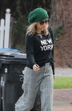 KATE HUDSON Out and About in Beverly Hills 12/07/2021