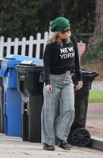 KATE HUDSON Out and About in Beverly Hills 12/07/2021