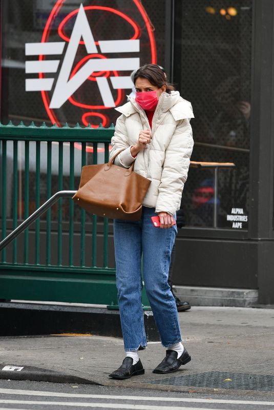 KATIE HOLMES Out in New York 11/30/2021