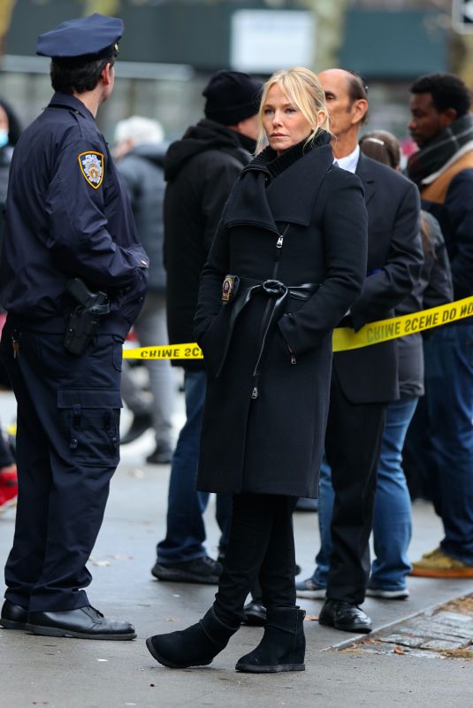 KELLI GIDDISH on the Set of Law and Order: Special Victims Unit in New York 12/14/2021