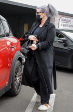 KELLY and SHARON OSBOURNE Shopping at Larchmont Ave in Los Angeles 12/16/2021