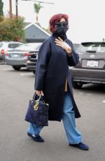 KELLY and SHARON OSBOURNE Shopping at Larchmont Ave in Los Angeles 12/16/2021