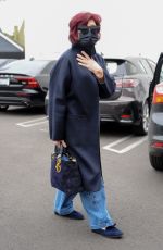 KELLY and SHARON OSBOURNE Shopping at Larchmont Ave in Los Angeles 12/16/2021