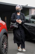 KELLY and SHARON OSBOURNE Shopping at Larchmont Ave in Los Angeles 12/16/2021