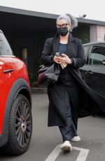 KELLY and SHARON OSBOURNE Shopping at Larchmont Ave in Los Angeles 12/16/2021
