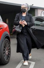 KELLY and SHARON OSBOURNE Shopping at Larchmont Ave in Los Angeles 12/16/2021