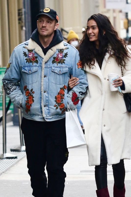 KELLY GALE and Joel Kinnaman Out in New York 12/21/2021