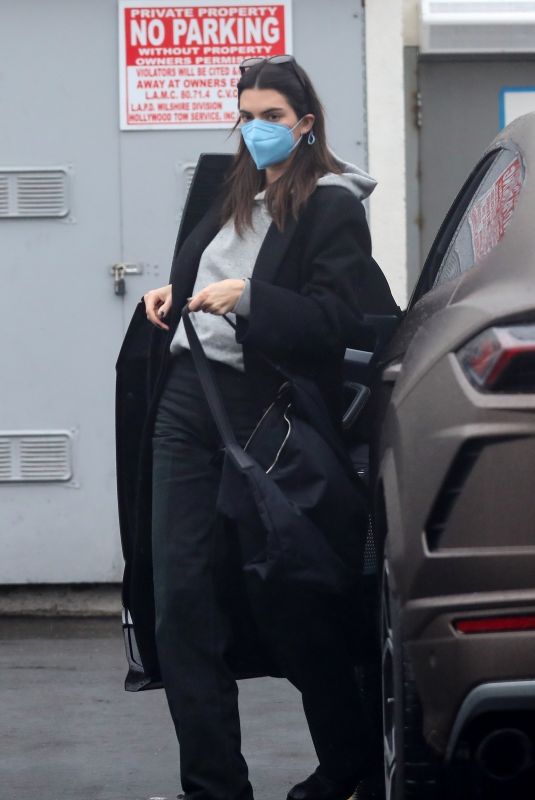 KENDALL JENNER Heading to FRWD Office in Beverly Hills 12/14/2021