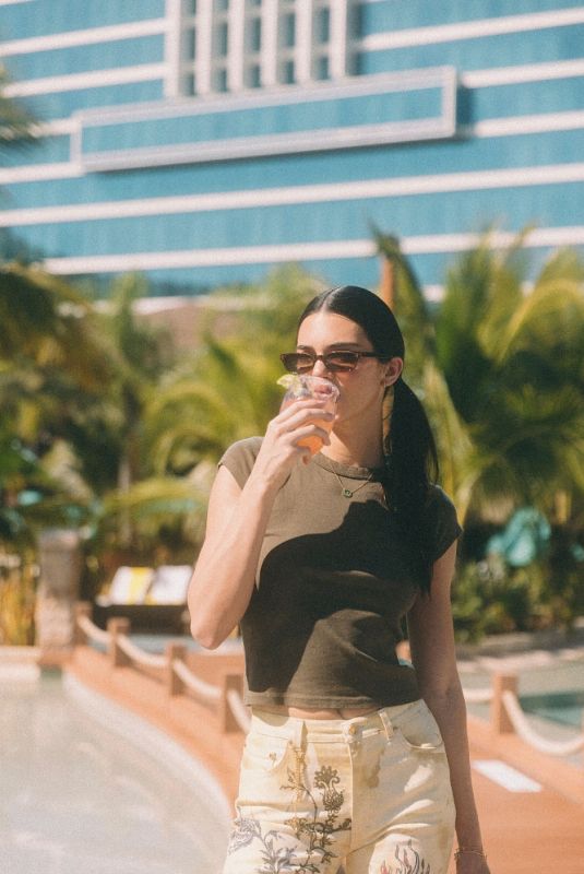 KENDALL JENNER Mixes 818 Tequila Cocktails at Seminole Hard Rock Hotel & Casino in Hollywood 12/07/2021