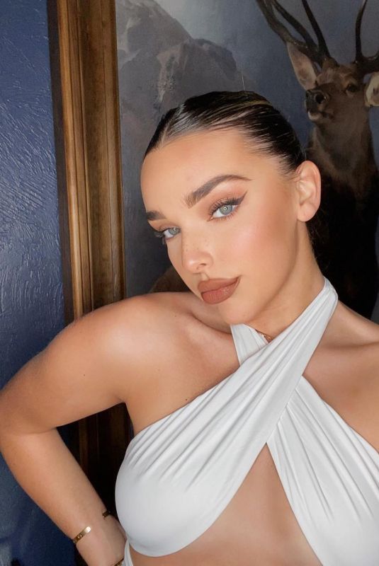 KENDALL VERTES - Instagram Photos 12/23/2021