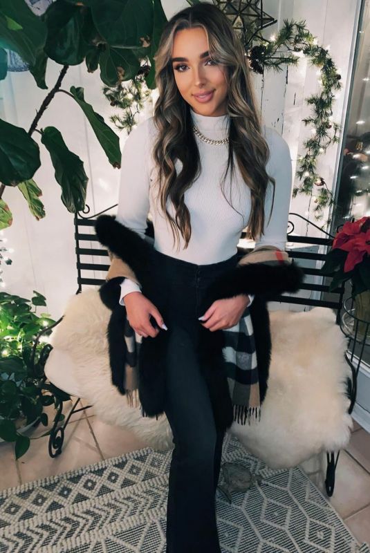 KENDALL VERTES - Instagram Photos 12/26/2021