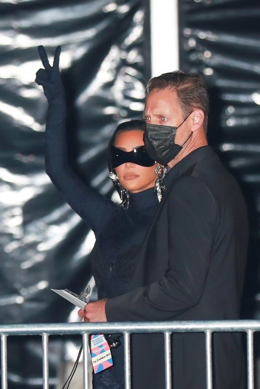 KIM KARDASHIAN Arrives at 47th People