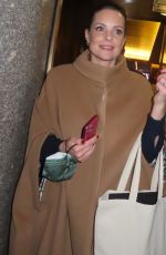 KIMBERLY WILLIAMS-PAISLEY Arrives at NBC Studios in New York 12/06/2021