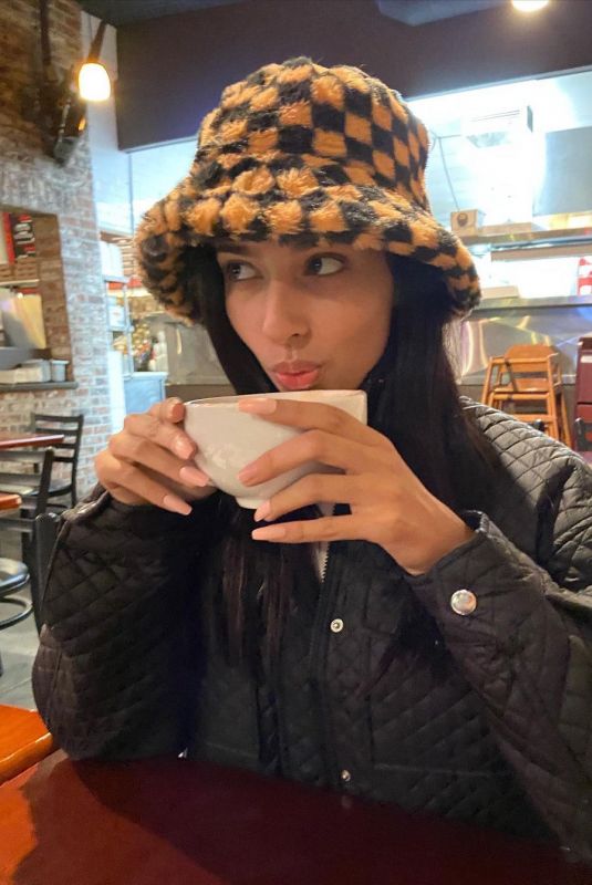 KYLIE CANTRALL - Instagram Photos 12/21/2021