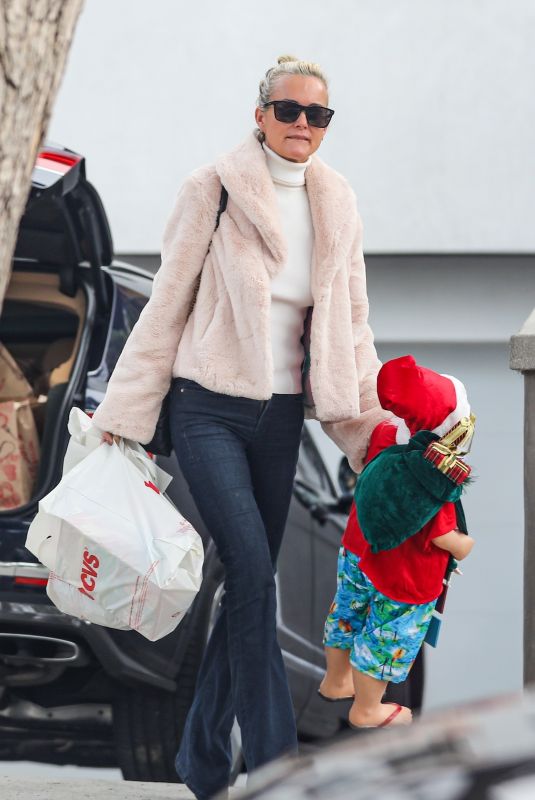 LAETICIA HALLYDAY Out Shopping in Pacific Palisades 12/06/2021