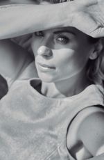 LUDWIKA PALETA for Mujer Magazine, December 2021