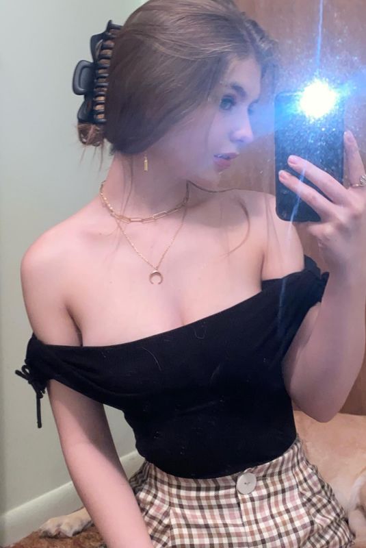LYLIANA WRAY - Instagram Photos 12/30/2021