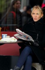 MARISKA HARGITAY and KELLI GIDDISH on the Set of Law and Order: Special Victims Unit in New York 11/30/2021