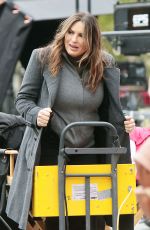 MARISKA HARGITAY and KELLI GIDDISH on the Set of Law and Order: Special Victims Unit in New York 11/30/2021