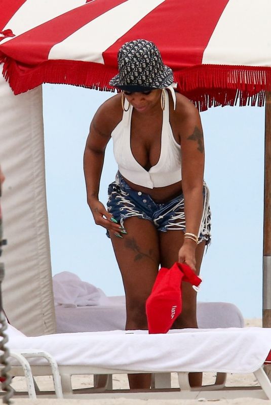 MARY J. BLIGE at a Beach in Miami 12/04/2021