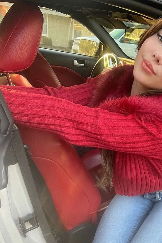 MCKAYLA MARONEY - Instagram Photos 12/21/2021
