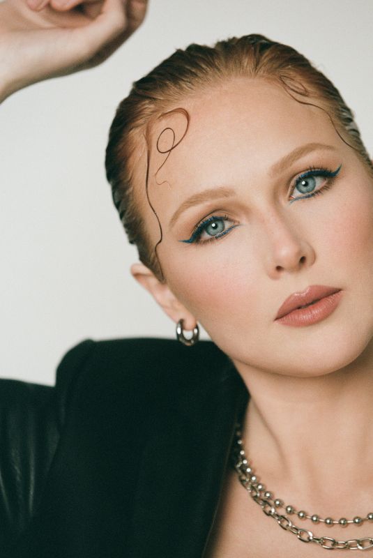 MOLLY QUINN for Holr Magazine, December 2021