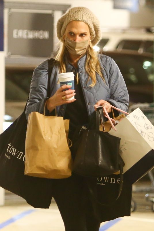 MOLLY SIMS Out Shopping in Pacific Palisades 12/23/2021