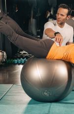 NICOLE SCHERZINGER Workout with a Personal Trainer at How to Build a Bigger Booty Exercise Session in Los Angeles 12/19/2021