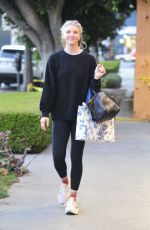 OLIVIA JADE GIANNULLI and AMANDA KLOOTS Out Shopping on Melrose in Los Angeles 11/30/2021