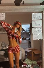 OLIVIA PONTON - Instagram Photos 12/25/2021