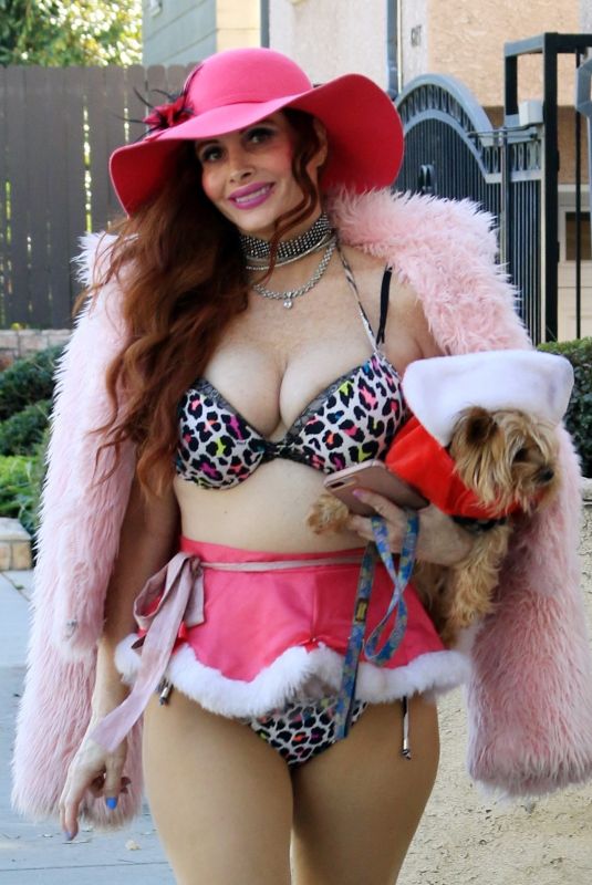 PHOEBE PRICE Out with Her Dog in Los Angeles 11/30/2021