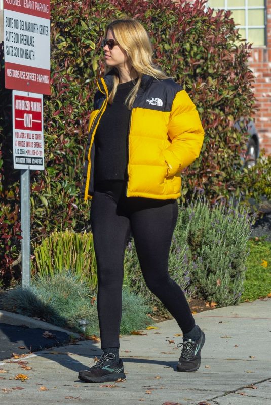 Pregnant MIA GOTH Out for Lunch in Pasadena 12/15/2021