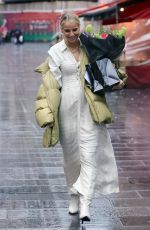 Pregnant VOGUE WILLIAMS Out with a Bouquet of Flowers in London 12/05/2021