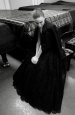 ROONEY MARA - Nightmare Alley Premiere Portraits, December 2021