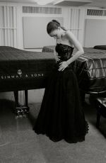 ROONEY MARA - Nightmare Alley Premiere Portraits, December 2021