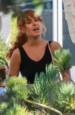 RUMER and SCOUT WILLIS Shopping at Silver Lake Farmers Market 12/11/2021