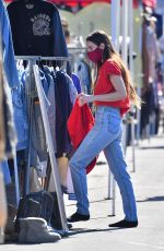 RUMER and SCOUT WILLIS Shopping for Vintage Cloth at a Flea Market in Pasadena 12/12/2021