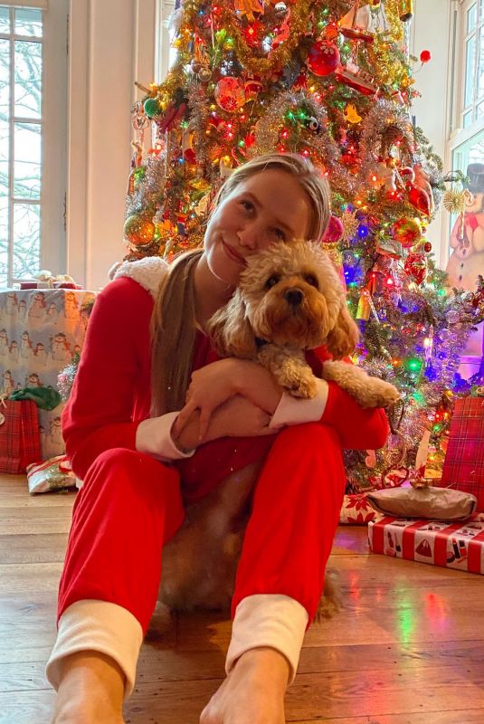 SAILOR BRINKLEY - Instagram Photos 12/25/2021