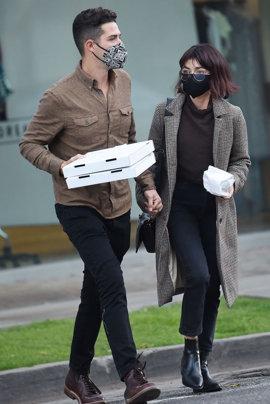 SARAH HYLAND Leaves Pizzana Restaurant in West Hollywood 12/09/2021