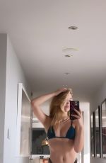SISSY SHERIDAN - Instagram Photos 12/03/2021